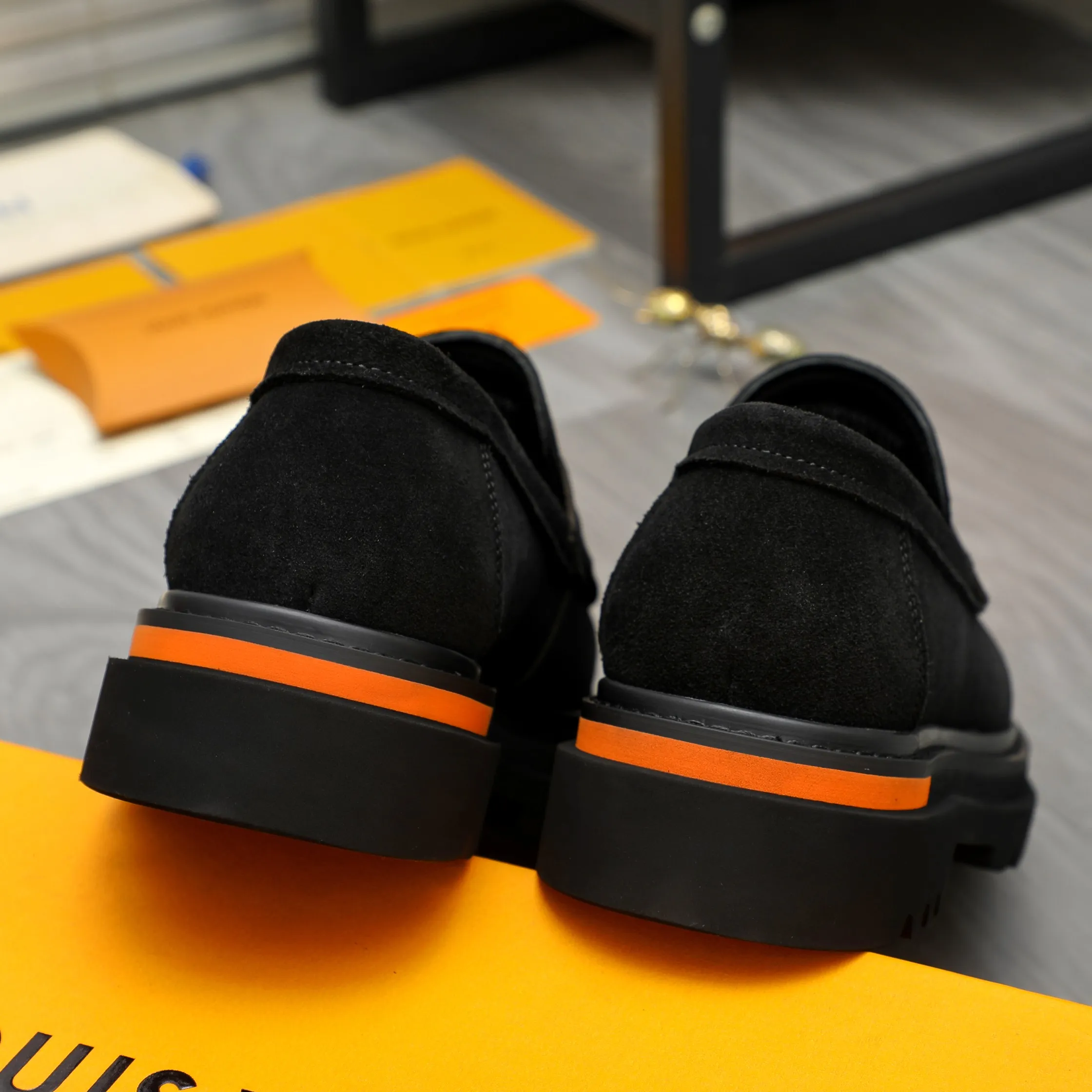Men's shoes 💰620 Product trademark: LV "Louis Vuitton" business casual slip-on leather shoes Regular size: 37-46 Product material: Selected high-quality frosted cowhide upper, pigskin lining, rubber outsole